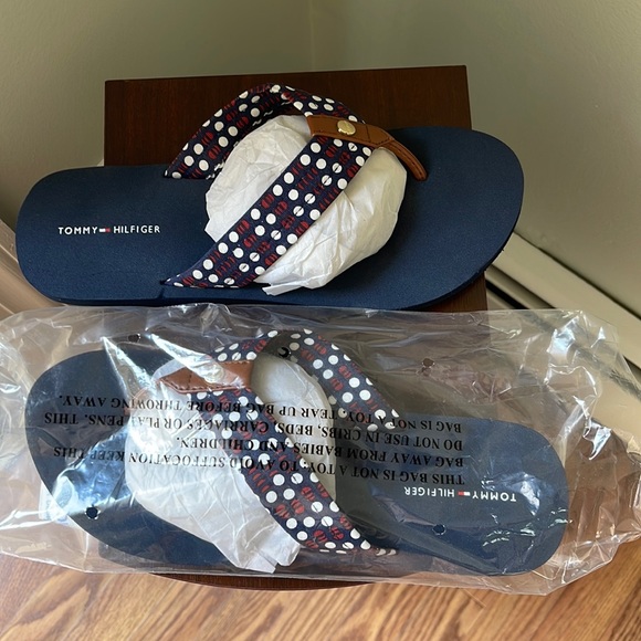 Tommy Hilfiger flip flops - Picture 1 of 4